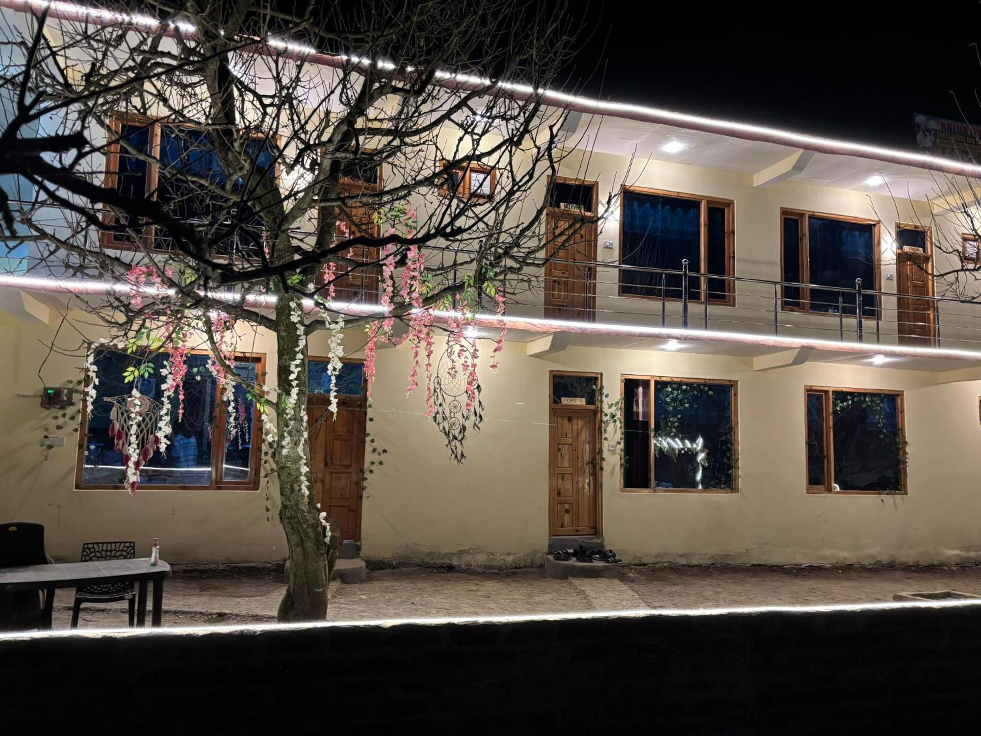 Shalom Guesthouse And Cafe Kalgha Exterior foto