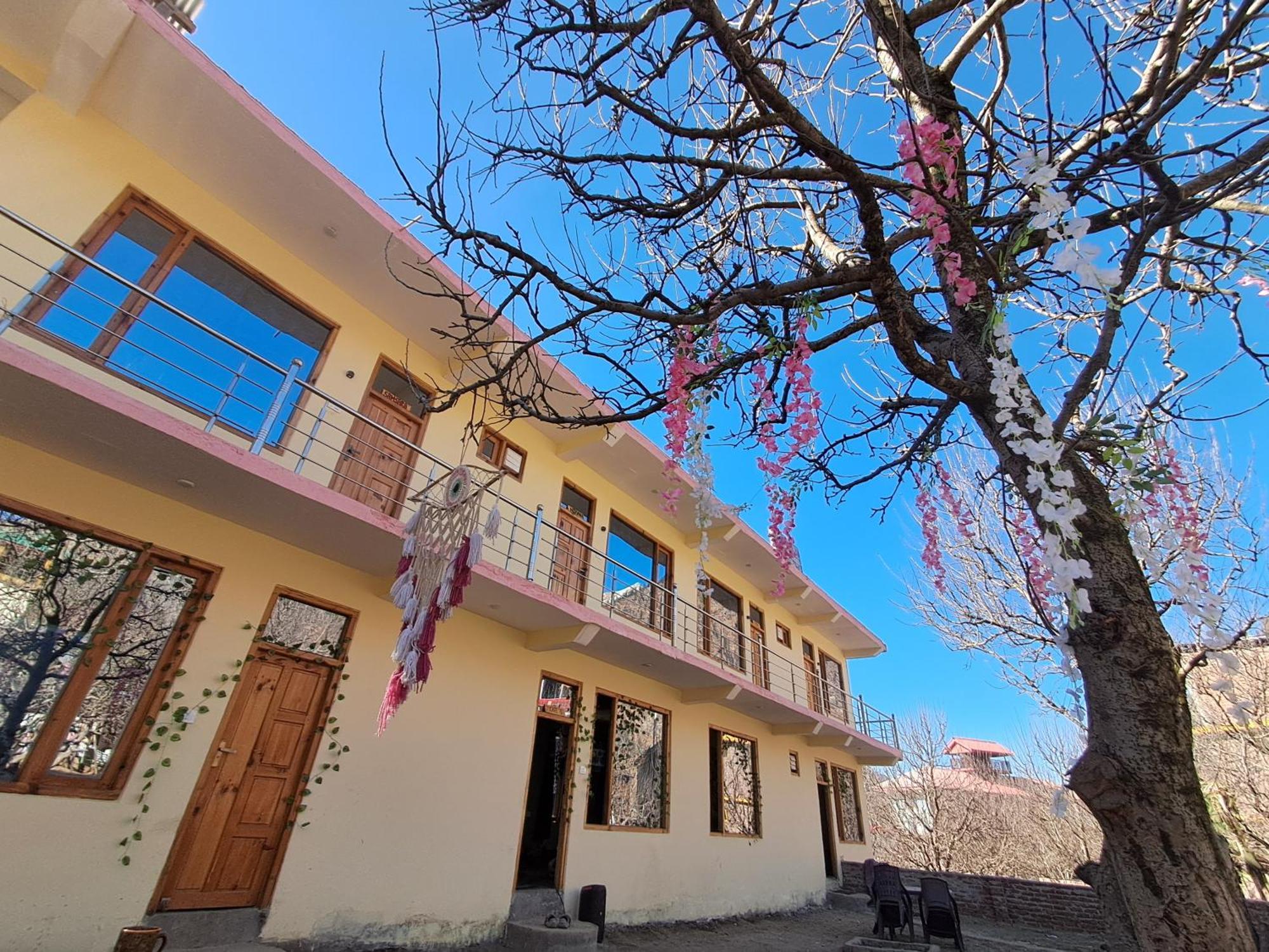 Shalom Guesthouse And Cafe Kalgha Exterior foto