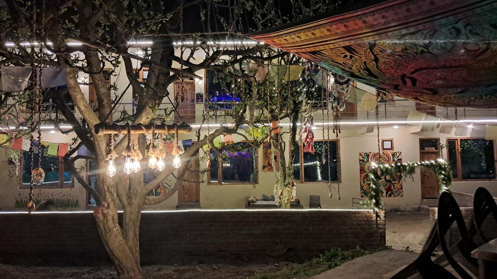 Shalom Guesthouse And Cafe Kalgha Exterior foto